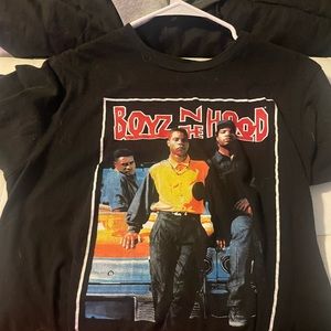 Black short sleeve graphic tee